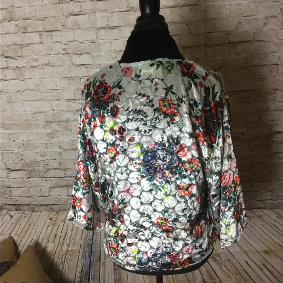 Maeve Anthropologie umm velvet floral wrap top - Picture 3 of 3
